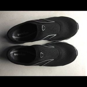 Easy spirit athletic shoes